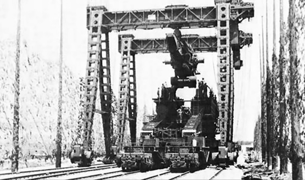 German super-heavy railway gun Dora (Schwerer Gustav) Sticker for Sale by  FAawRay