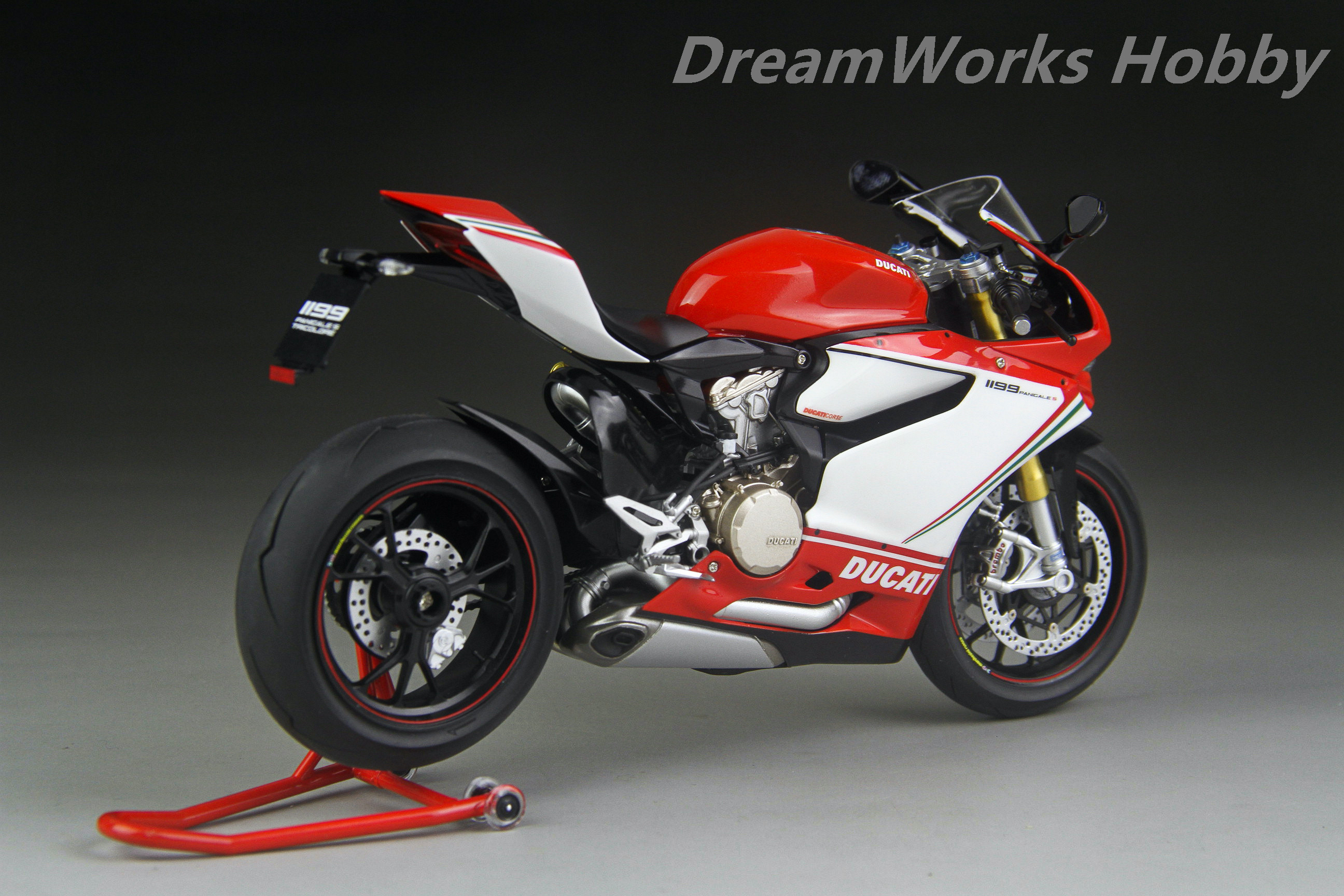 Maquette moto : Ducati 1199 Panigale Tricolore - Jeux et jouets Tamiya -  Avenue des Jeux